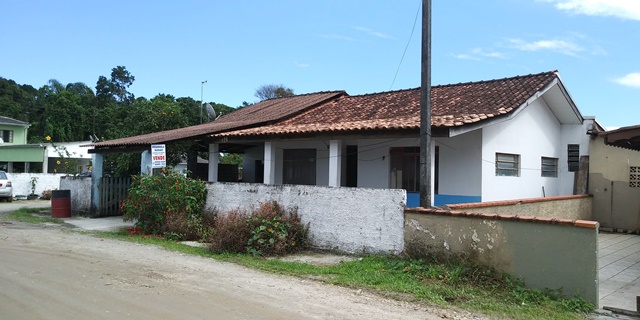 Ótima  casa de esquina, 400 mts do Bavaresco. - Vendas | Casas | PONTAL DO PARANA 